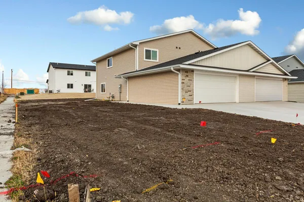 $589,000 | 3200 Noble Drive, Mankato, MN 56001