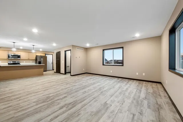 $589,000 | 3200 Noble Drive, Mankato, MN 56001