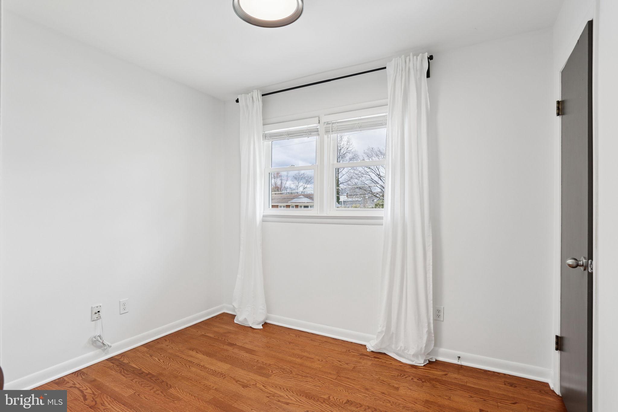 5909 Ridge View Drive Alexandria, VA 22310 - Photo 20 of 35 a view of empty room with wooden floor and fan