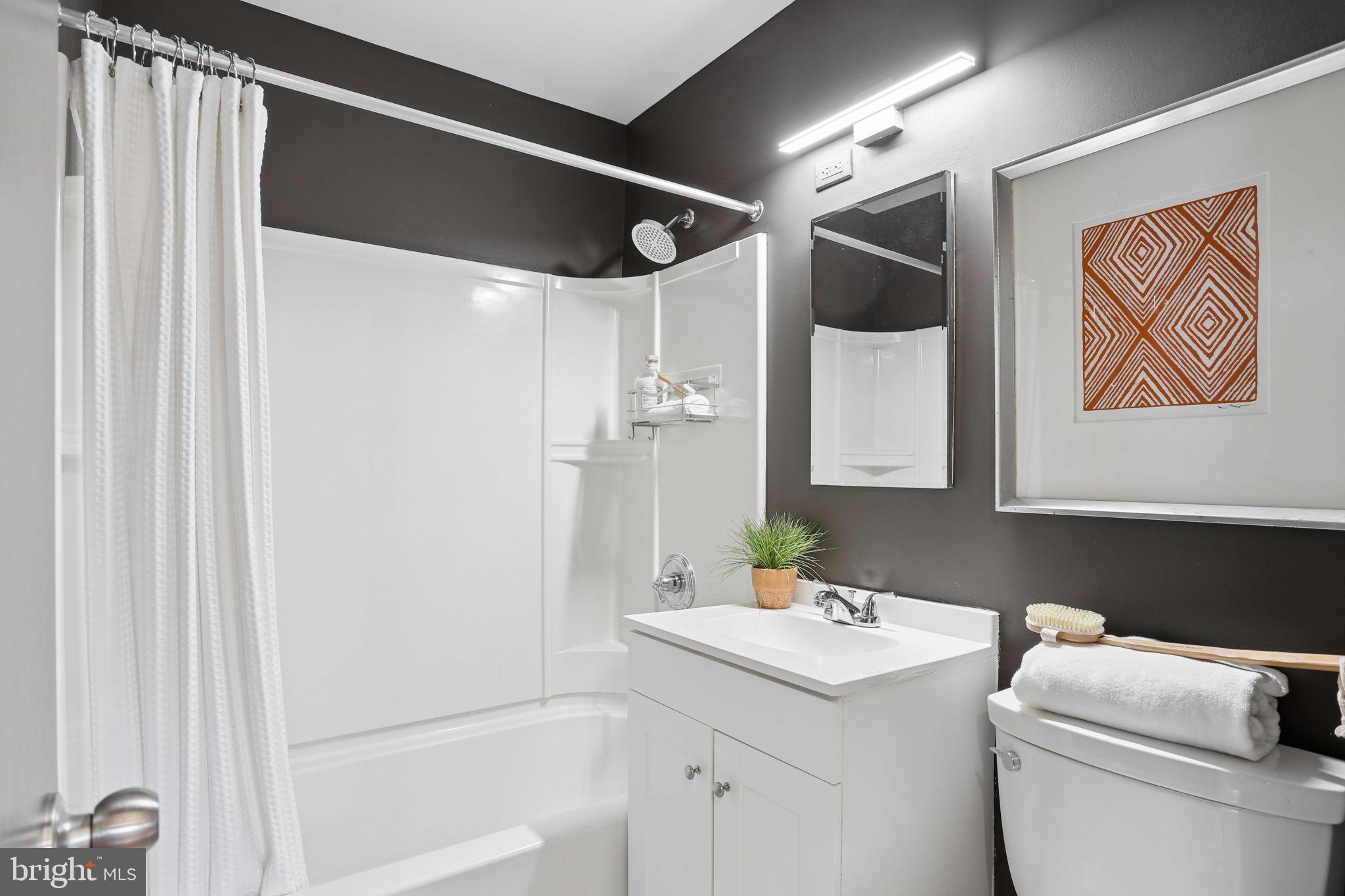 5909 Ridge View Drive Alexandria, VA 22310 - Photo 21 of 35 Upper Level Full Bathroom