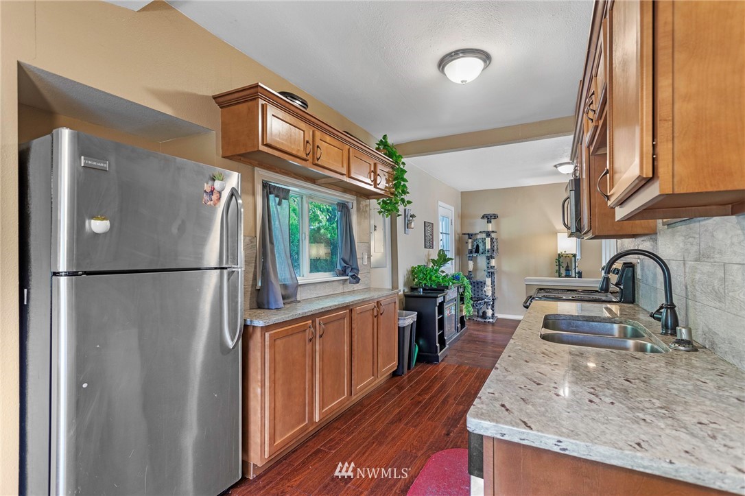 231 Military Road East Tacoma, WA 98445 - Photo 11 of 27