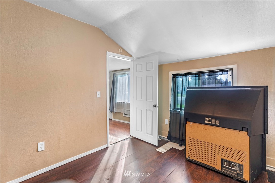231 Military Road East Tacoma, WA 98445 - Photo 18 of 27