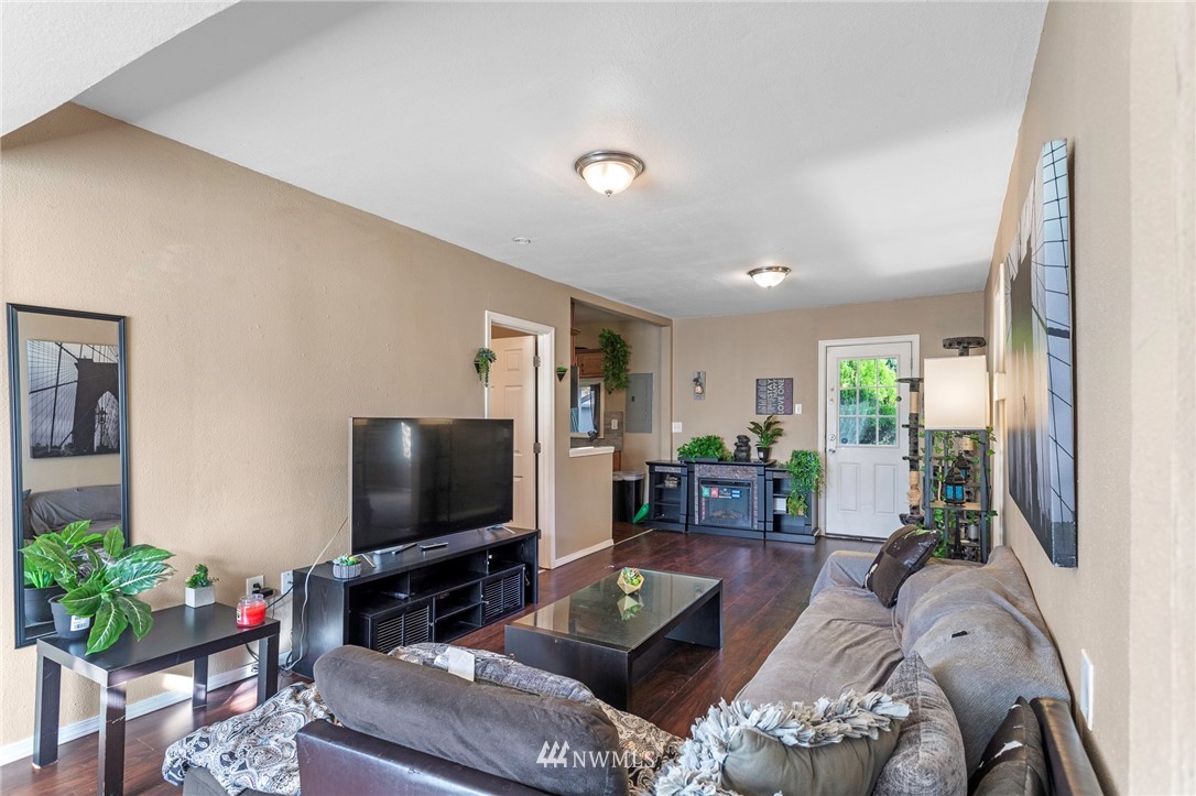 231 Military Road East Tacoma, WA 98445 - Photo 4 of 27