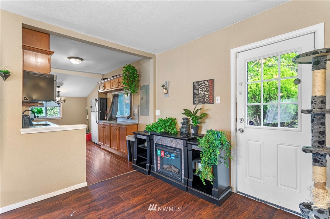 231 Military Road East Tacoma, WA 98445 - Photo 8 of 27