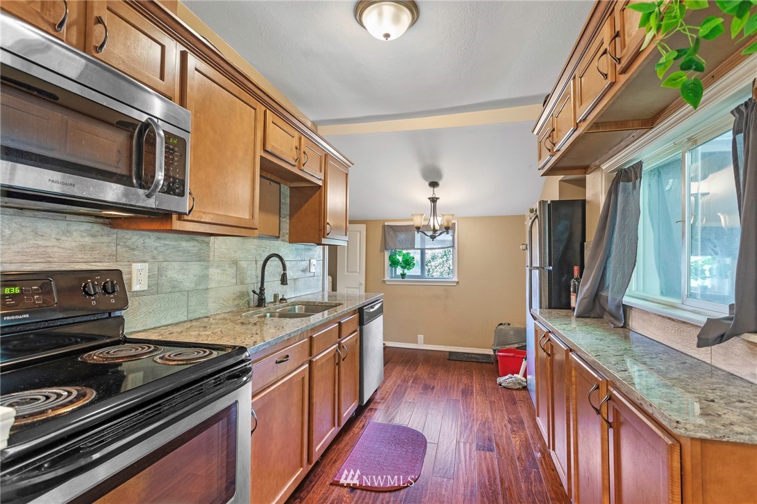 231 Military Road East Tacoma, WA 98445 - Photo 10 of 27