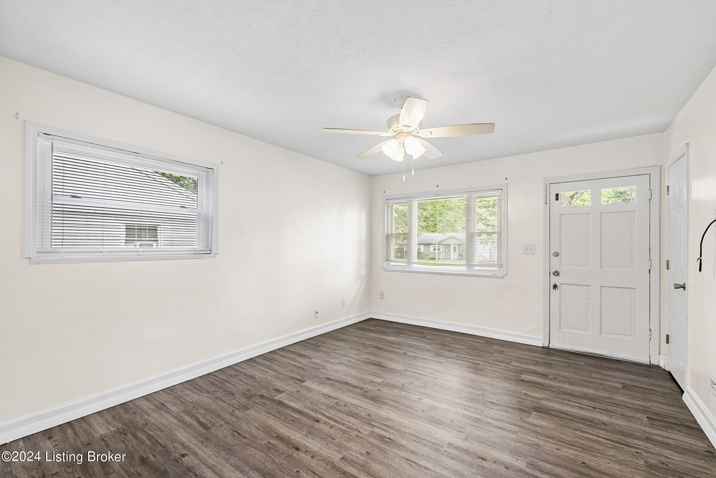 4706 Andalusia Lane Louisville, KY 40272 - Photo 5 of 25 LREP1731