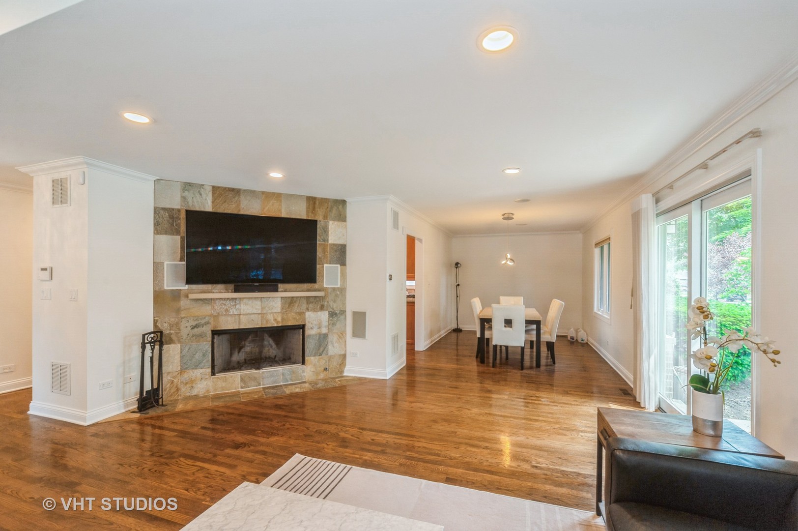 1246 Kenton Road Deerfield, IL 60015 - Photo 5 of 24