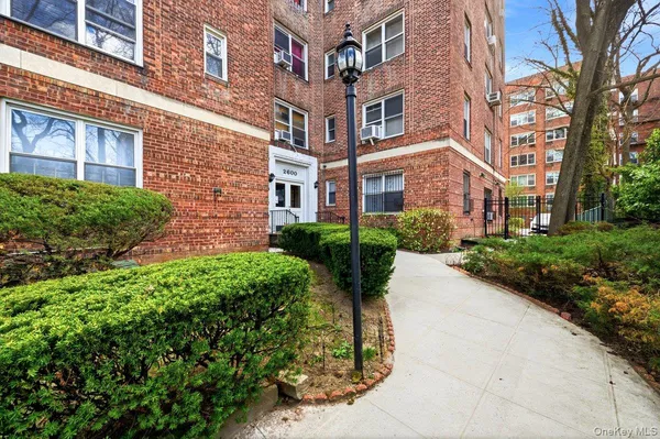 $349,999 | 2600 Henry Hudson Parkway, Unit 5B | Spuyten Duyvil