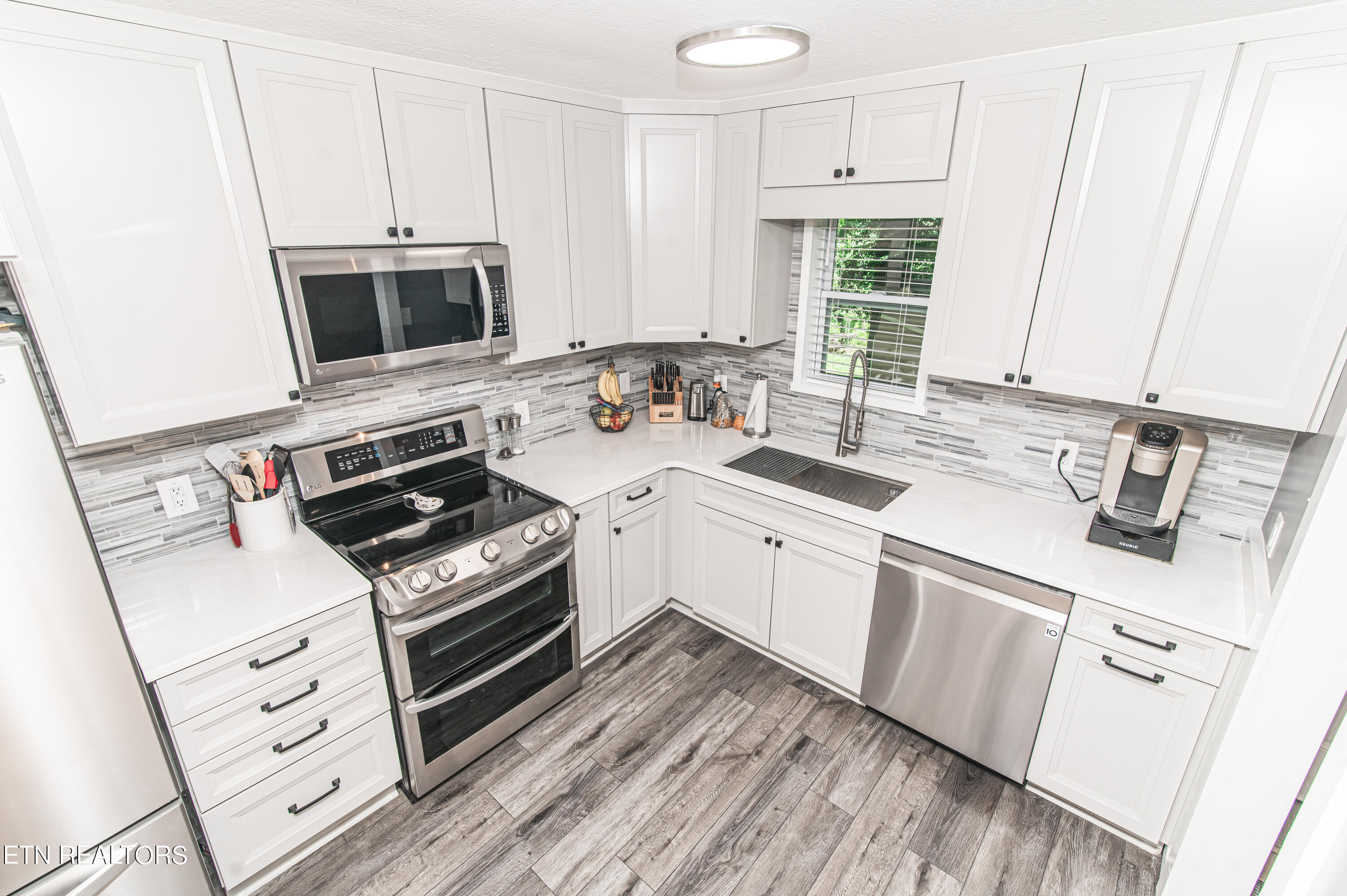 504 Sinking Springs Road Clinton, TN 37716 - Photo 11 of 27 2SinkingSprings_Inside-23