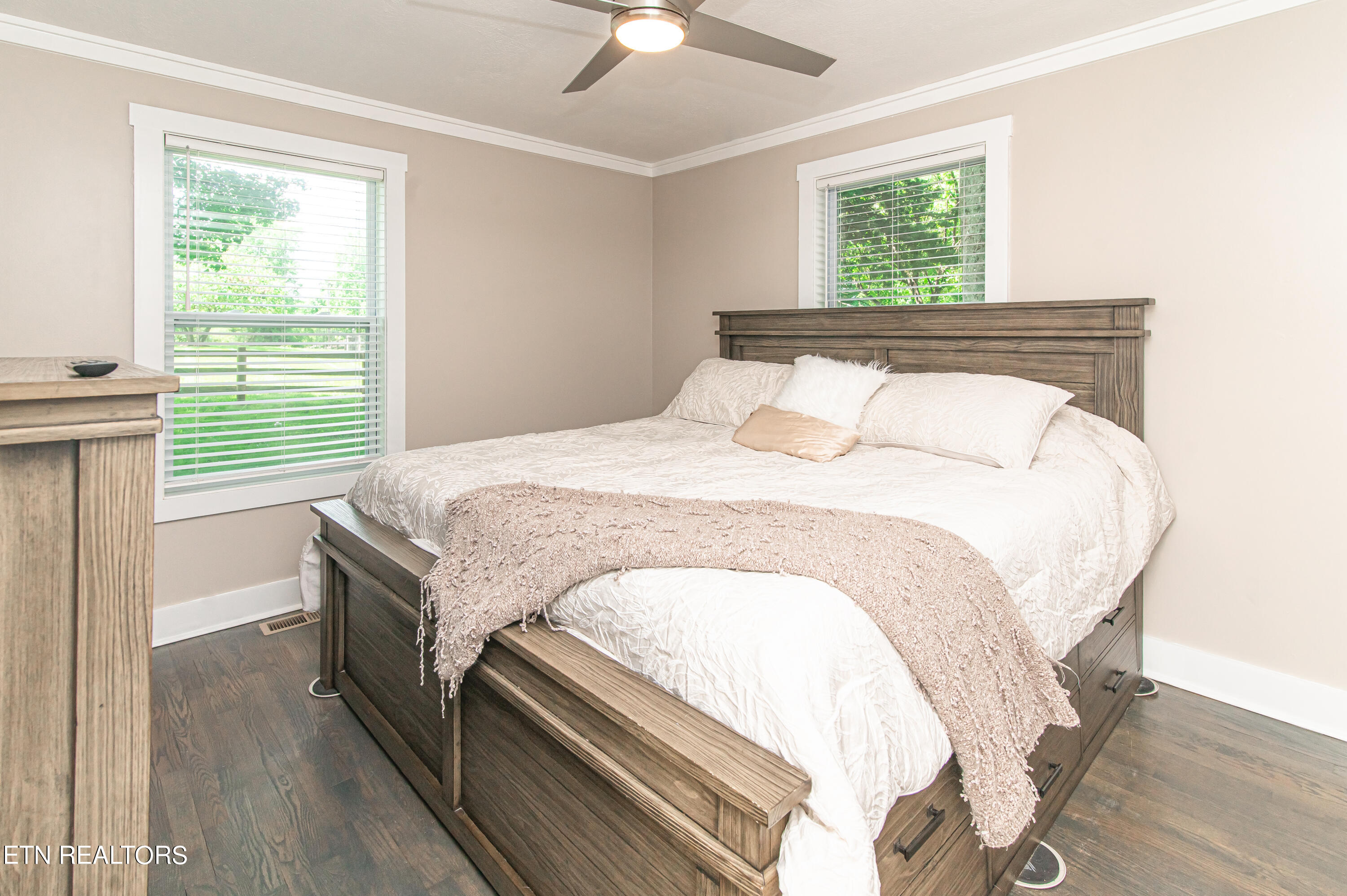 504 Sinking Springs Road Clinton, TN 37716 - Photo 15 of 27 2SinkingSprings_Inside-1
