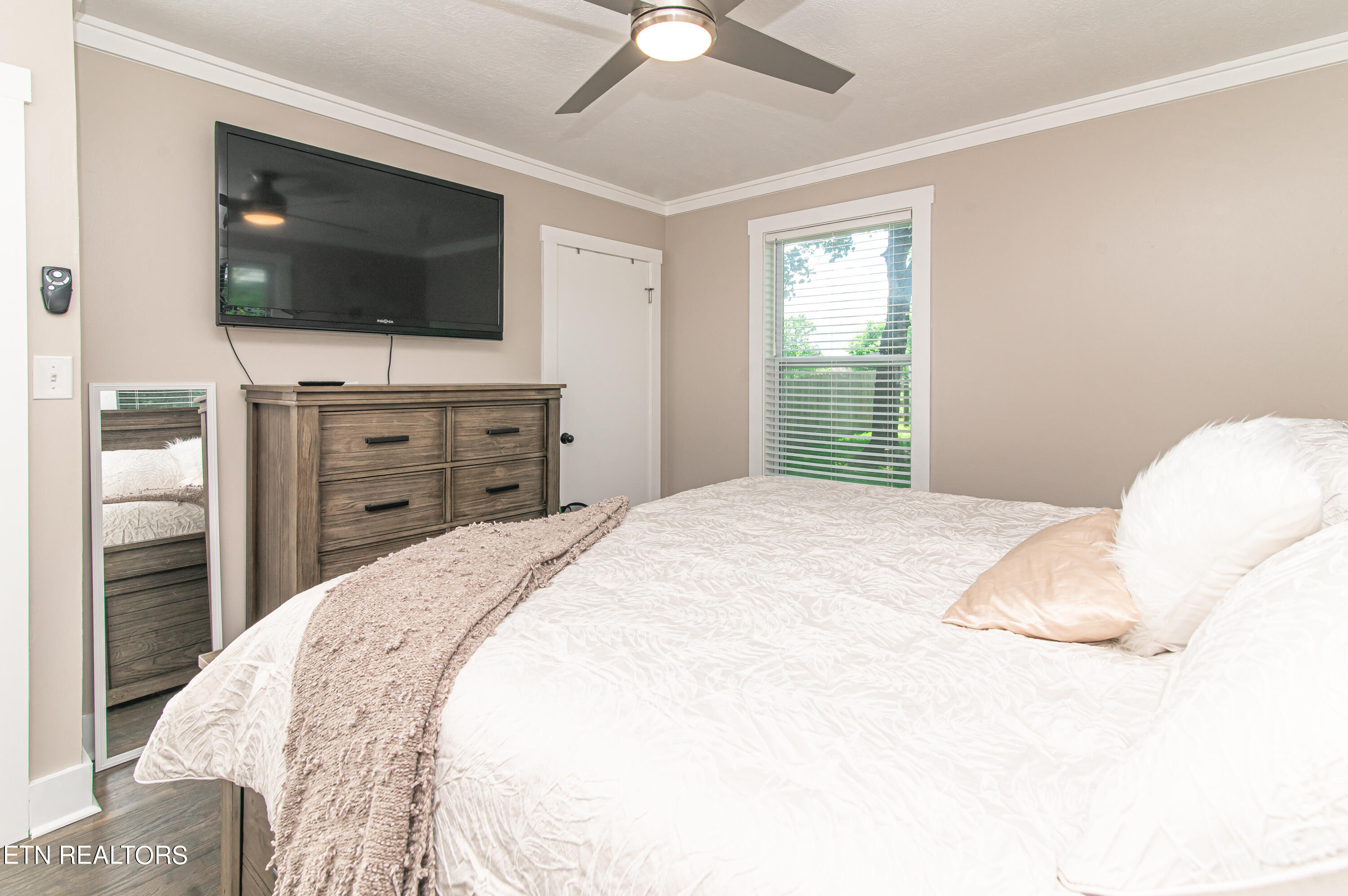504 Sinking Springs Road Clinton, TN 37716 - Photo 16 of 27 2SinkingSprings_Inside-2