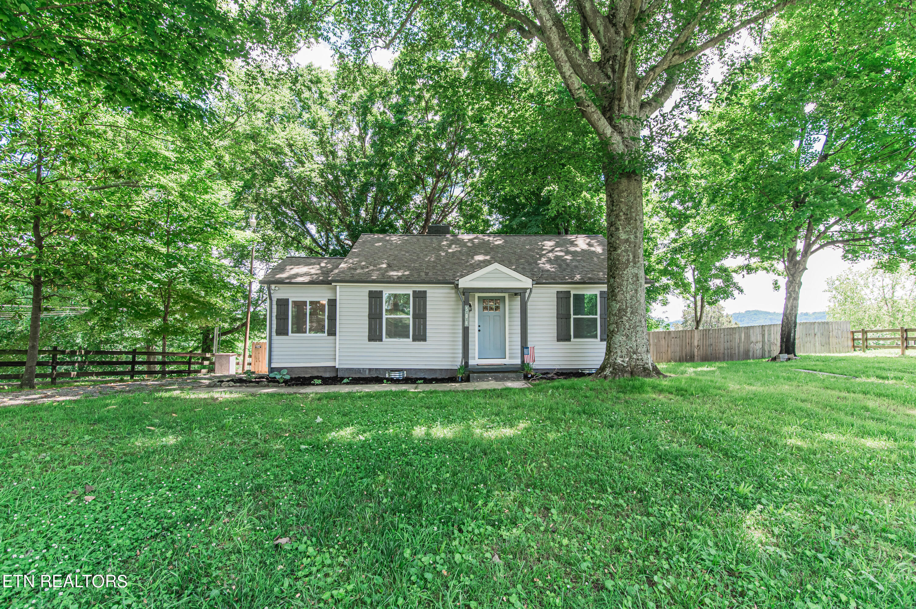 504 Sinking Springs Road Clinton, TN 37716 - Photo 2 of 27 1SinkingSprings_Front-1