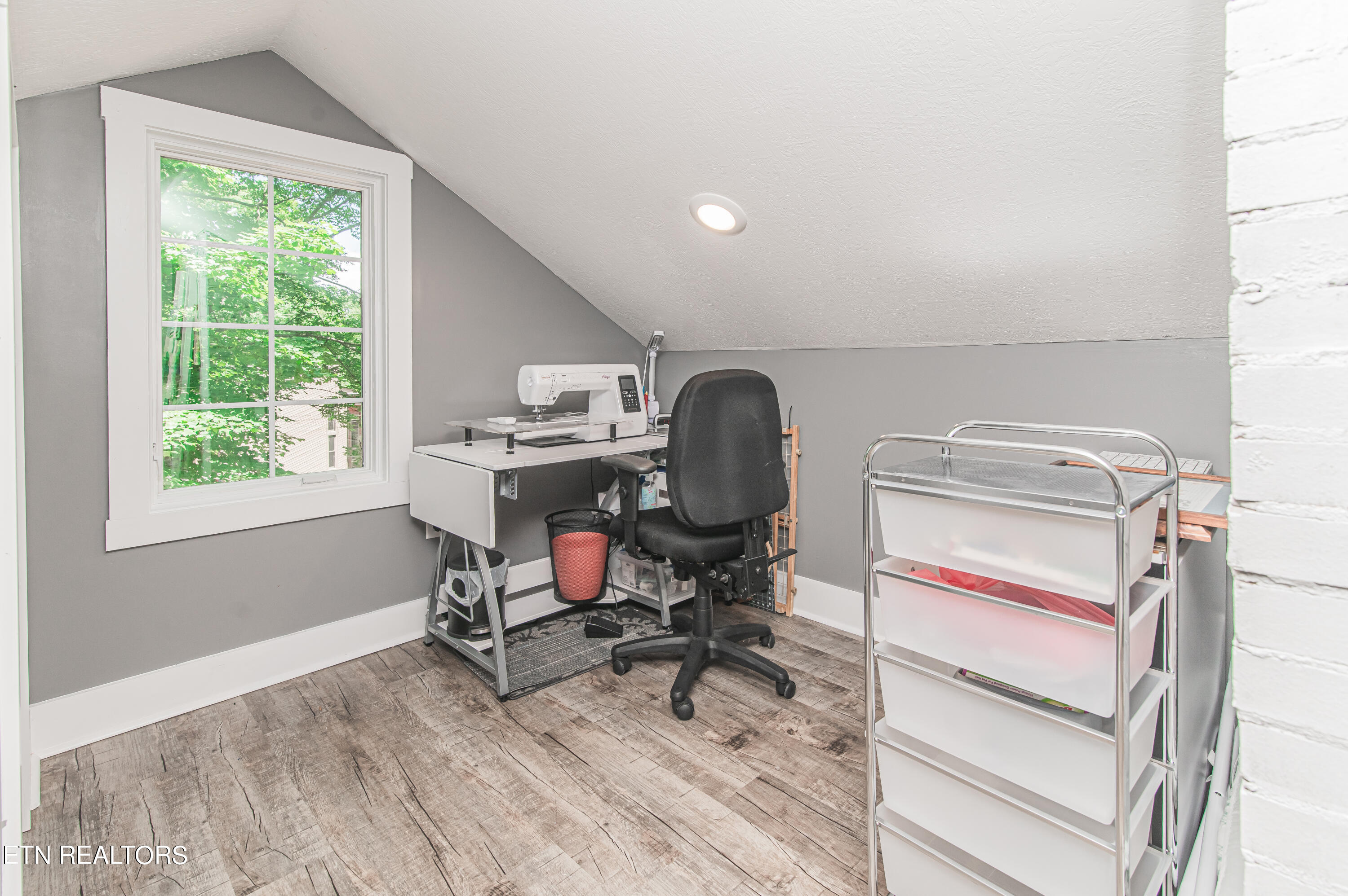 504 Sinking Springs Road Clinton, TN 37716 - Photo 23 of 27 2SinkingSprings_Inside-31