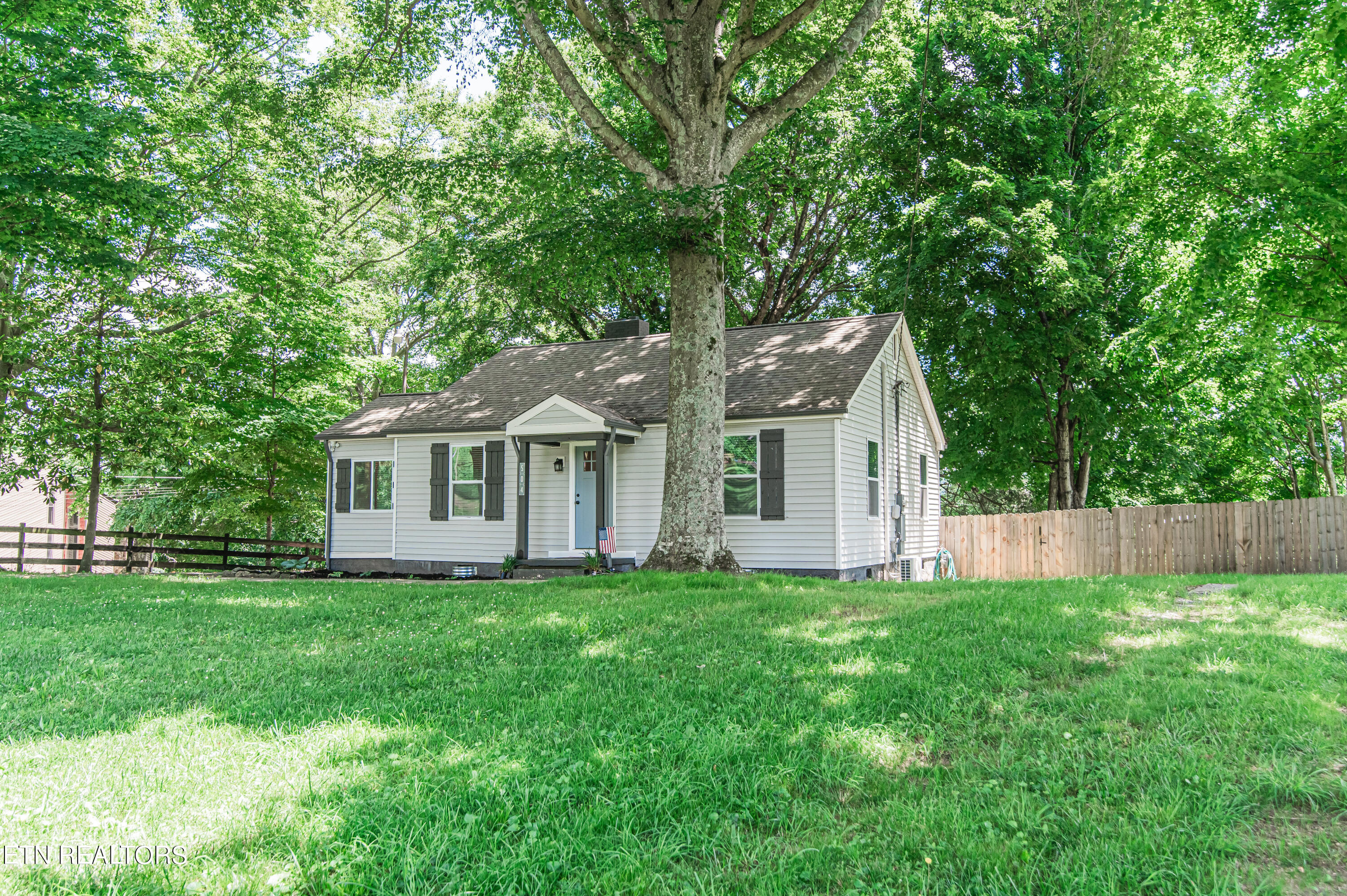 504 Sinking Springs Road Clinton, TN 37716 - Photo 3 of 27 1SinkingSprings_Front-3