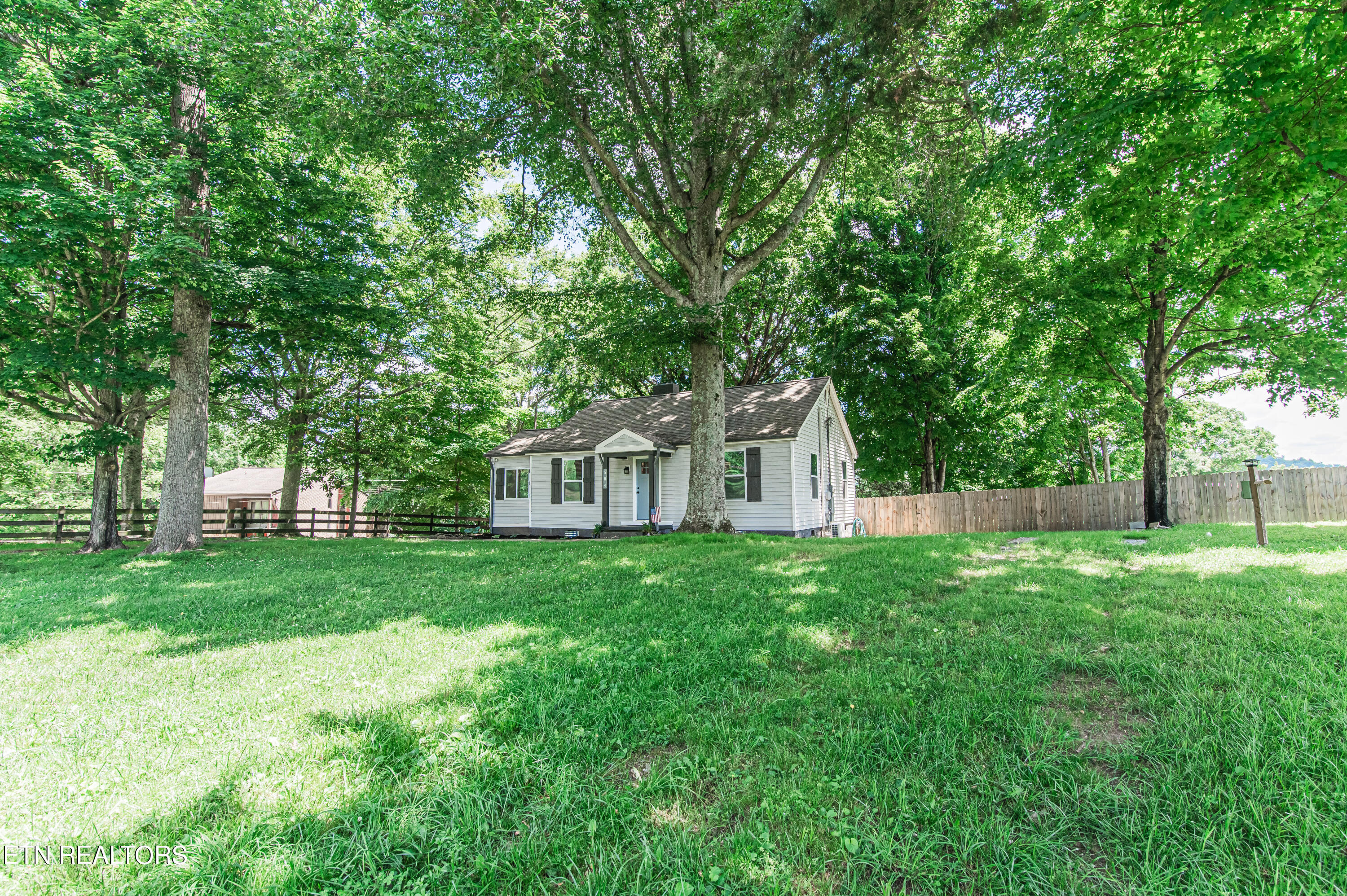 504 Sinking Springs Road Clinton, TN 37716 - Photo 4 of 27 1SinkingSprings_Front-4