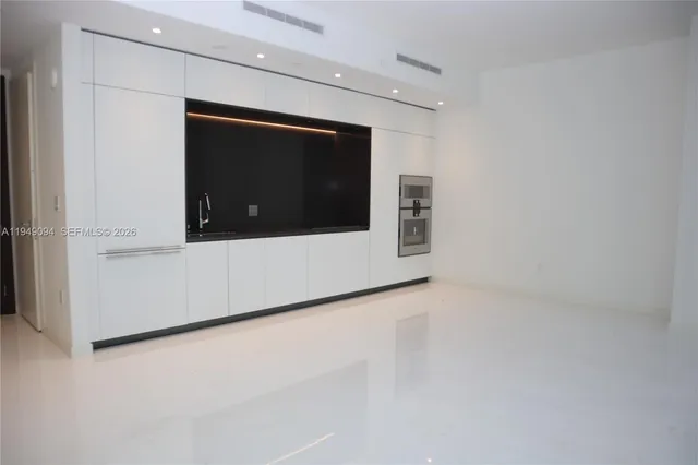 $6,700 | 300 Biscayne Blvd Way, Unit 2308W, Miami, FL 33131