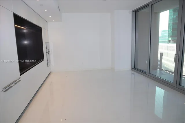 $6,700 | 300 Biscayne Blvd Way, Unit 2308W, Miami, FL 33131