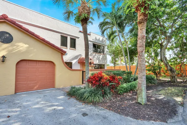 $2,795 | 52 Uno Lago Drive, Juno Beach, FL 33408