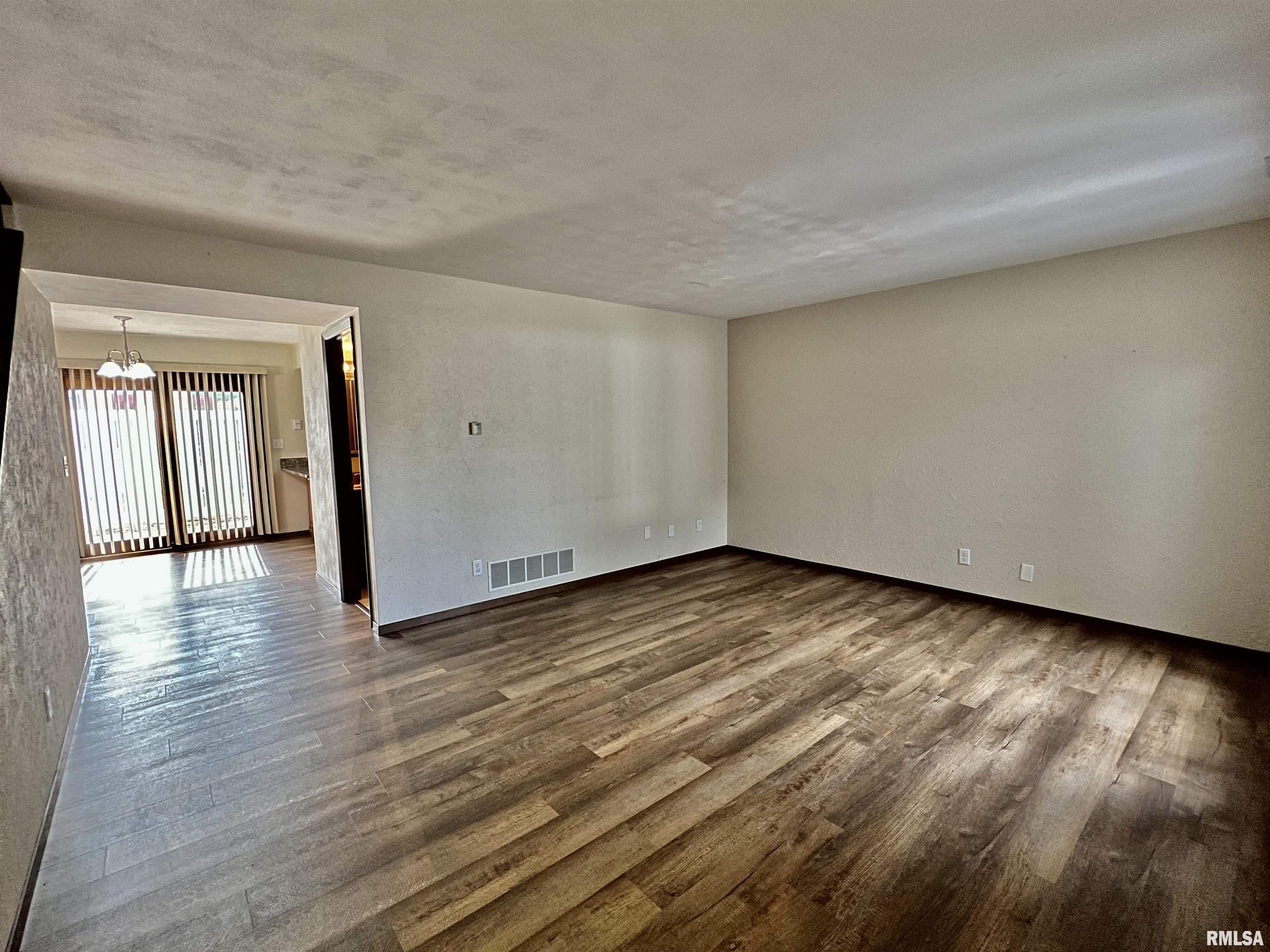 28 Brookside Place Springfield, IL 62704 - Photo 3 of 22 Gallery Image 3