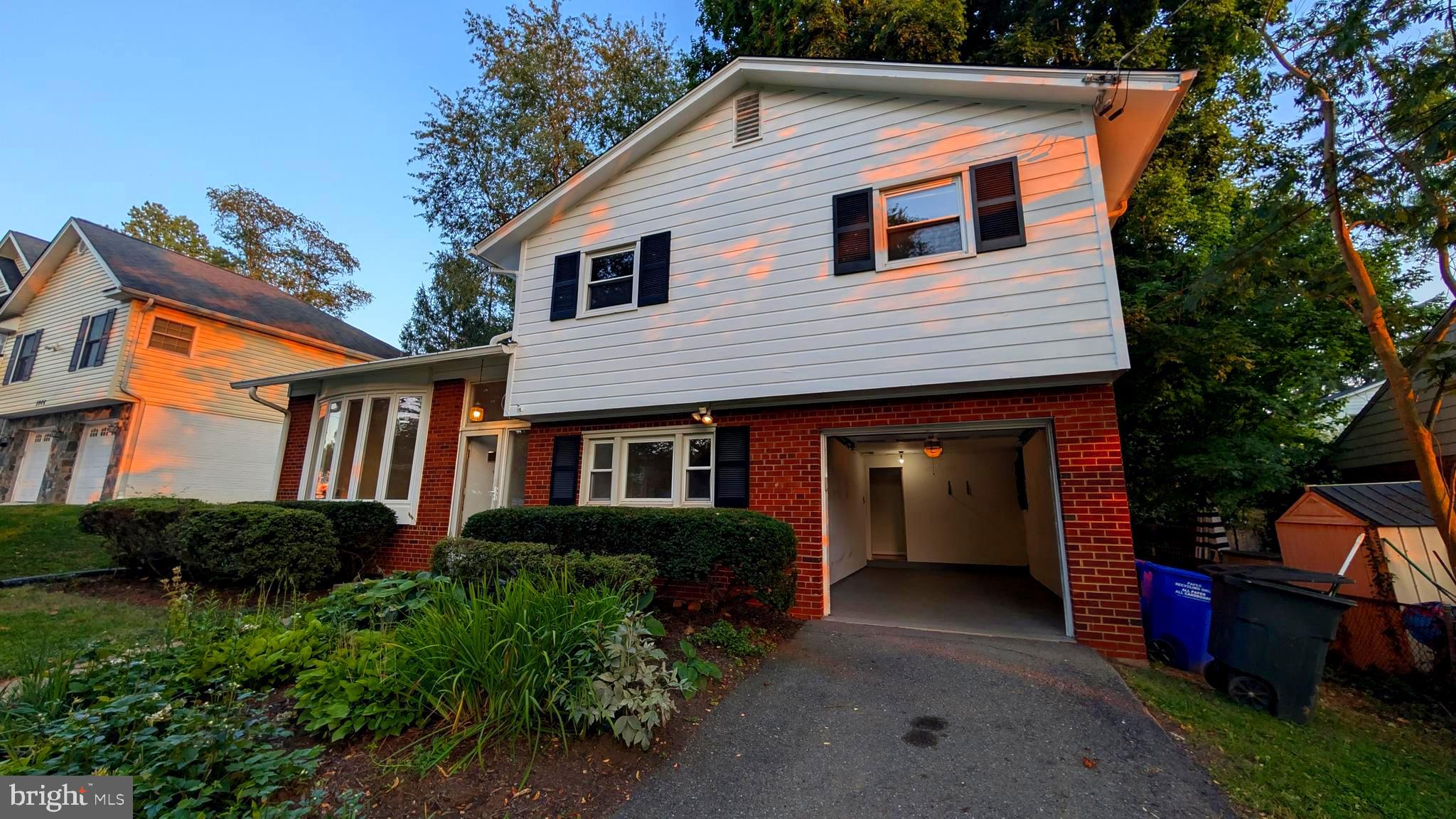 5908 Greentree Road Bethesda, MD 20817 - Photo 5 of 37 Gallery Image 5