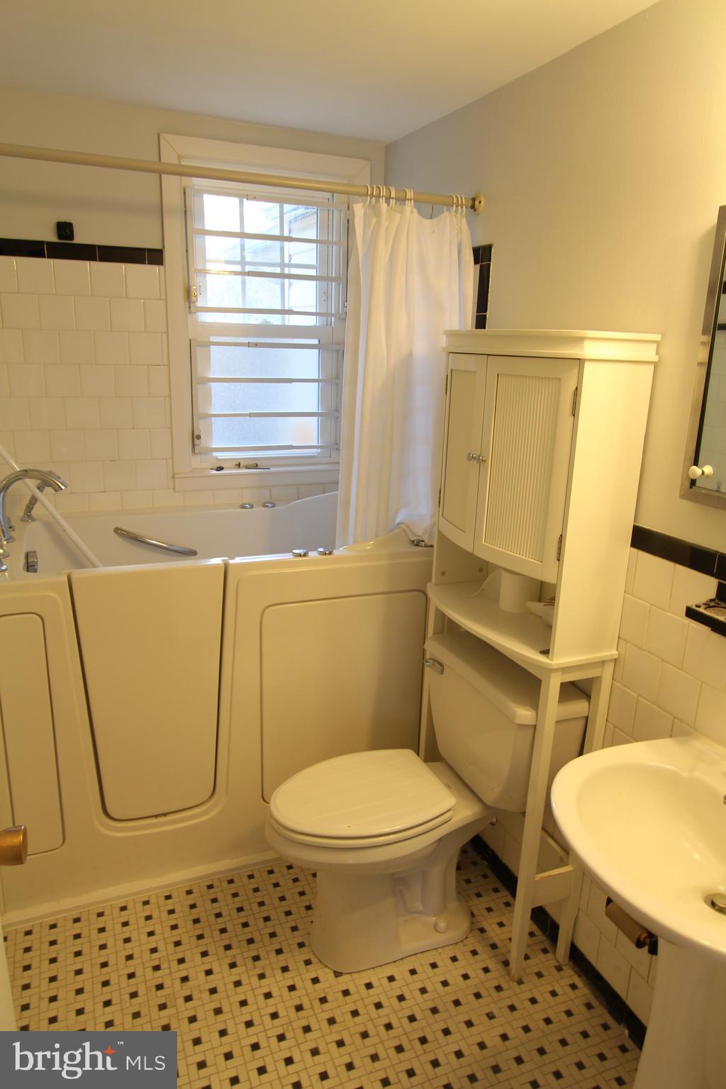 1435 Jeffers Road Baltimore, MD 21204 - Photo 17 of 34 Gallery Image 17