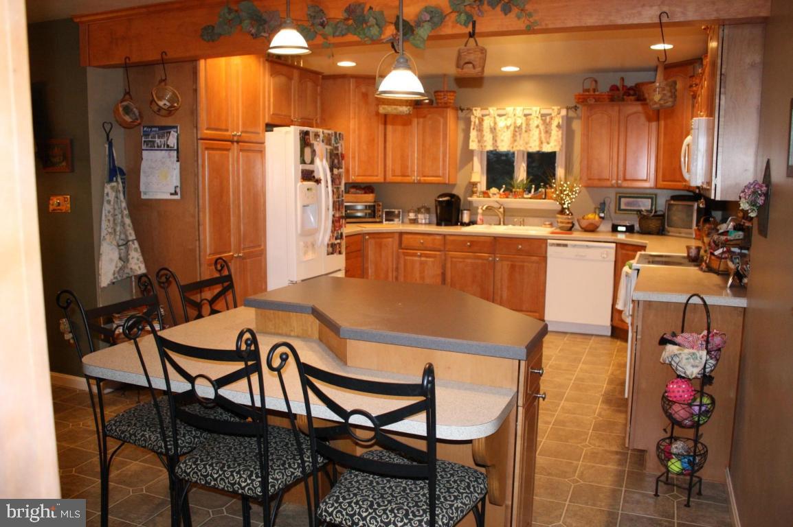 713 Bossler Road Elizabethtown, PA 17022 - Photo 4 of 23 Gallery Image 4