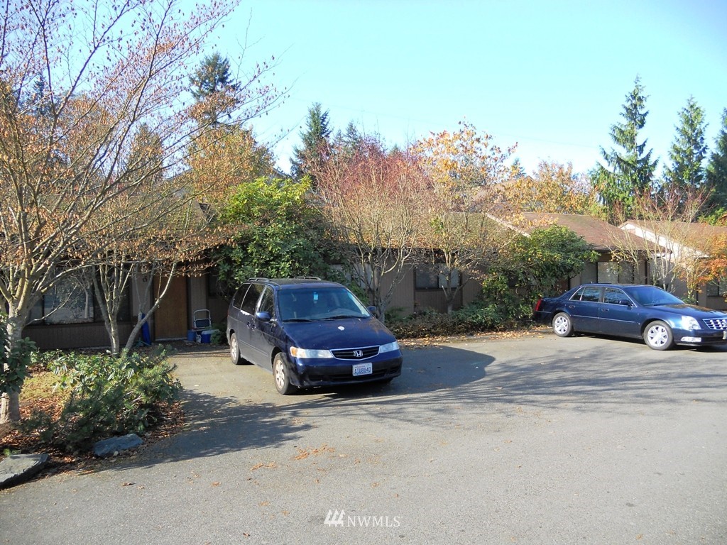 23828 Edmonds Way Edmonds, WA 98026 - Photo 3 of 9 Gallery Image 3