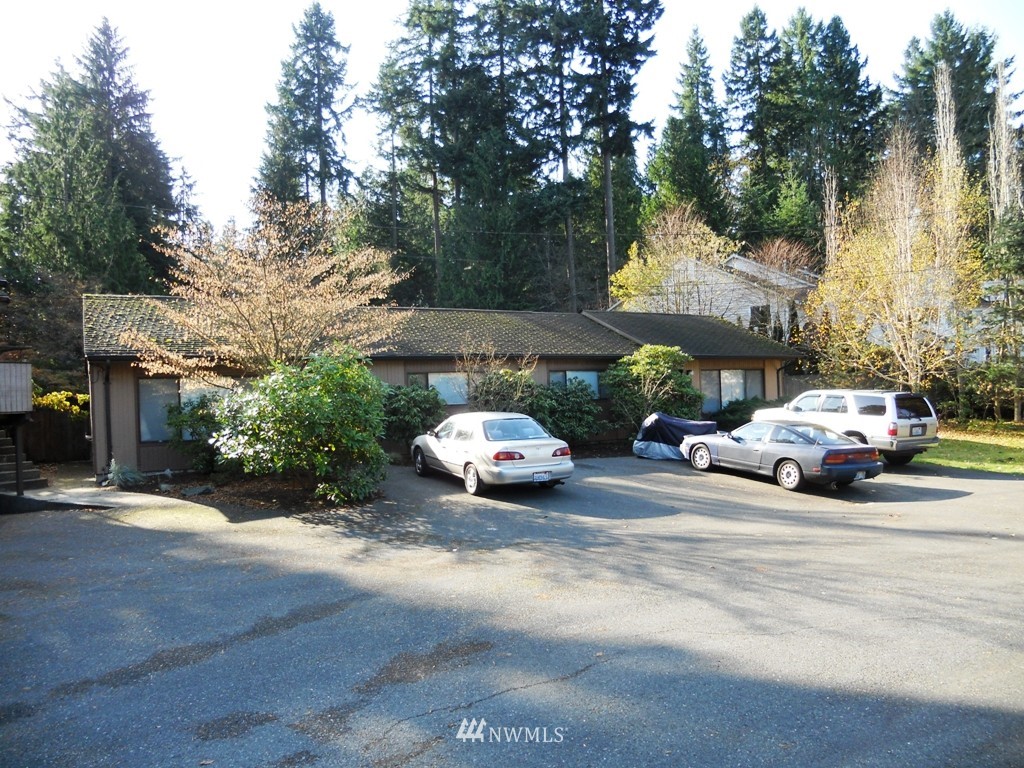 23828 Edmonds Way Edmonds, WA 98026 - Photo 4 of 9 Gallery Image 4