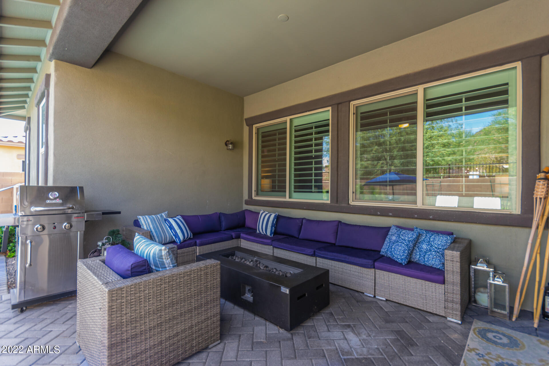 28001 92nd Avenue Peoria, AZ 85383 - Photo 39 of 45 a living room with furniture and a window