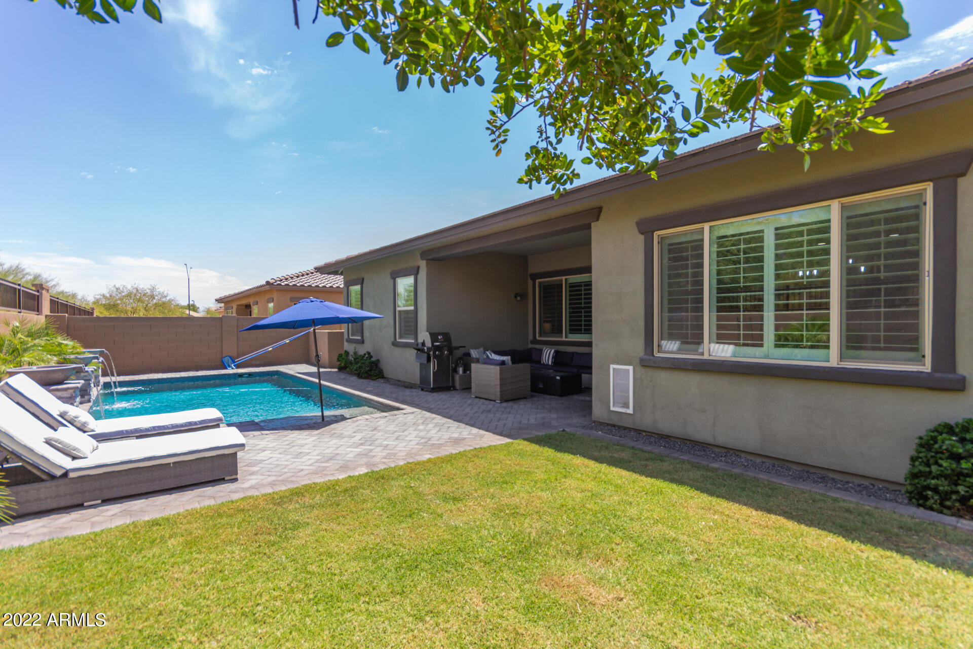 28001 92nd Avenue Peoria, AZ 85383 - Photo 41 of 45 a balcony with furniture and a garden