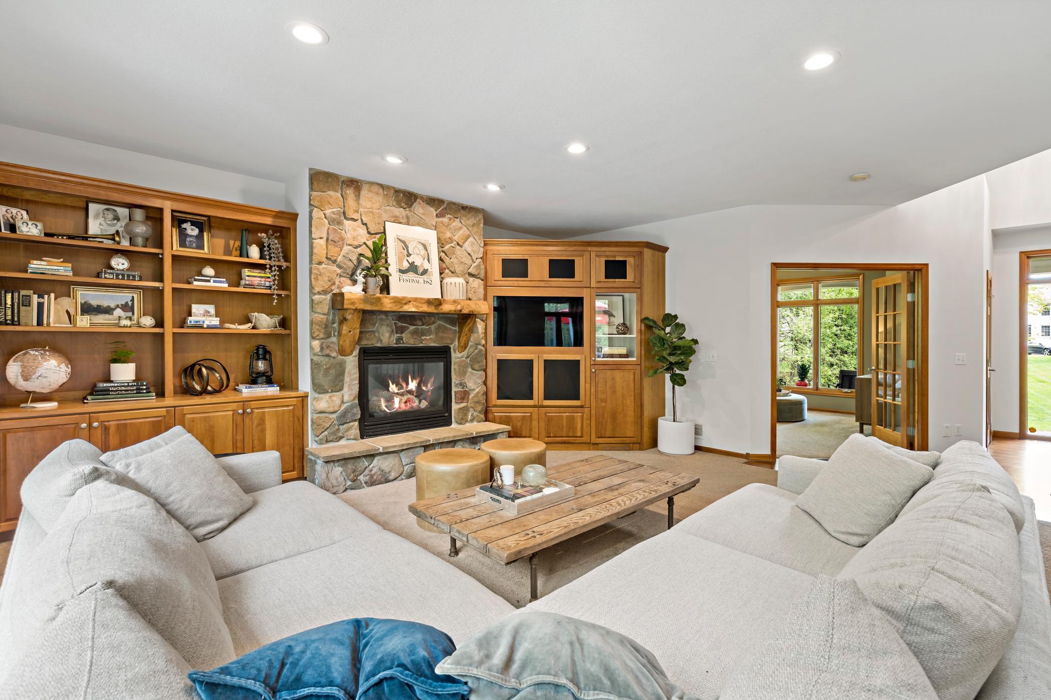 975 Weston Ridge Parkway Chaska, MN 55318 - Photo 5 of 43