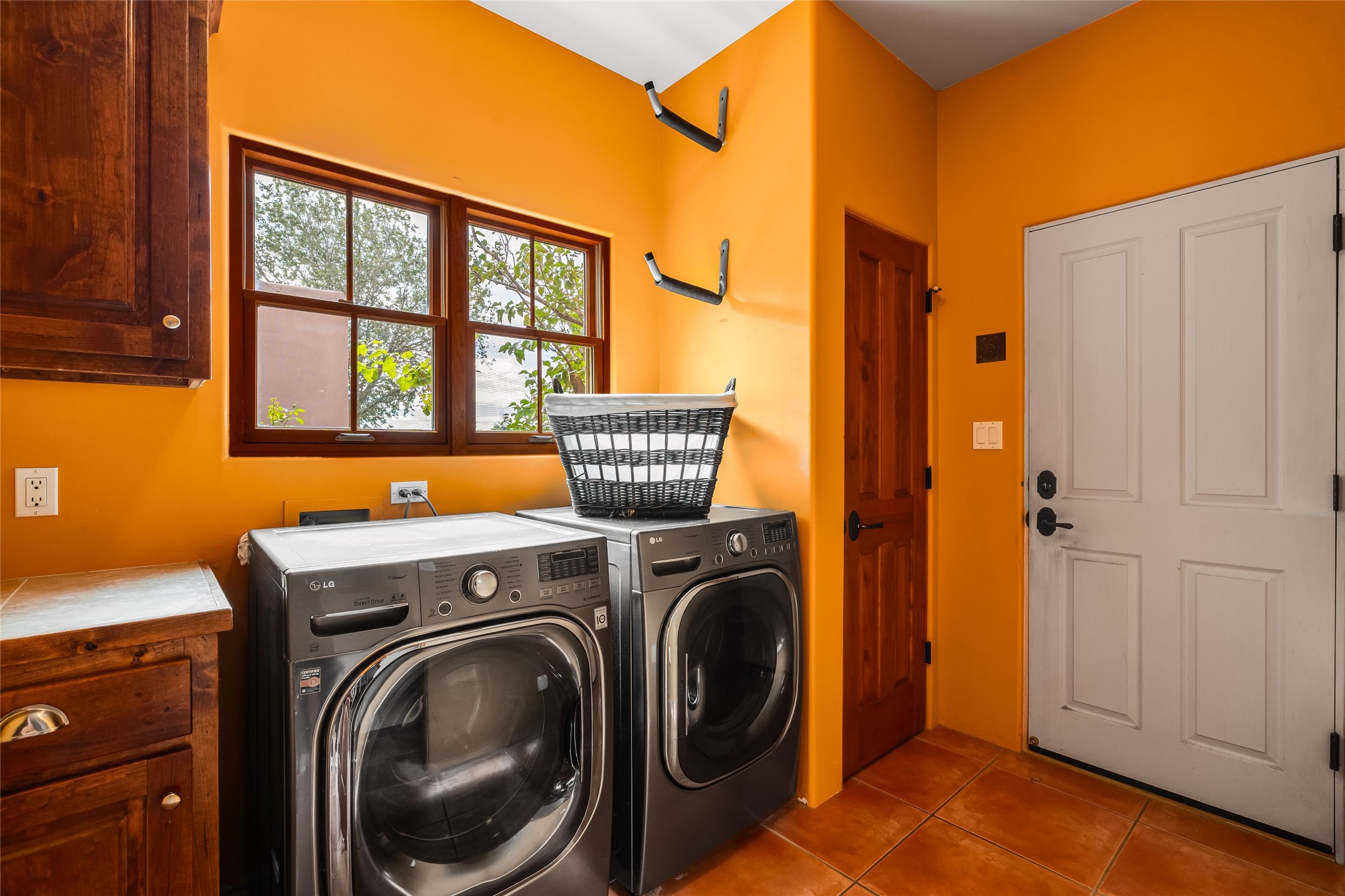 66 Condesa Road Santa Fe, NM 87508 - Photo 27 of 56 Laundry room