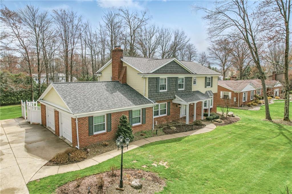 689 Tanglewood Road Hermitage, PA 16148 - Photo 2 of 42 a front view of a house with garden