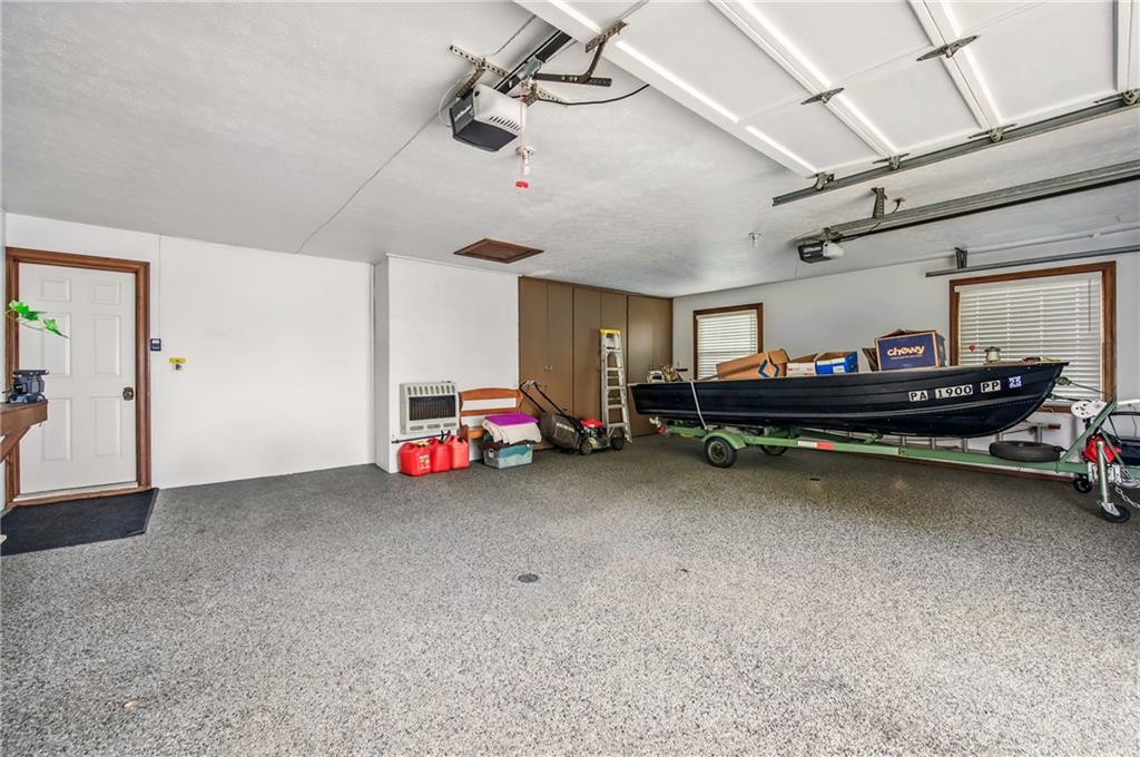 689 Tanglewood Road Hermitage, PA 16148 - Photo 38 of 42 a view of a room with gym equipment