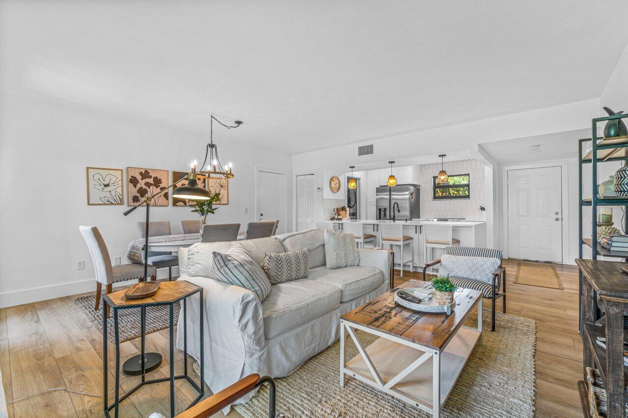 13334 Polo Club Road, Unit 206 Wellington, FL 33414 - Photo 21 of 52 Living area