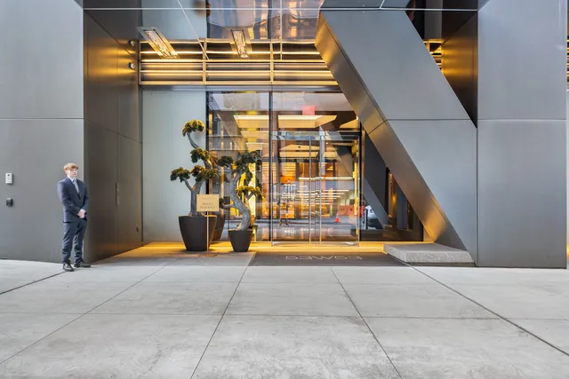 $2,700,000 | 53 West 53rd Street, Unit 20C | Midtown Central