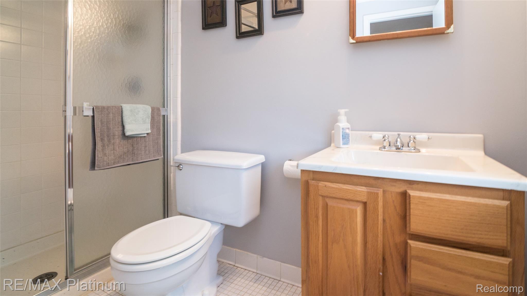 18571 Gill Road Livonia, MI 48152 - Photo 32 of 48 040_13.jpg