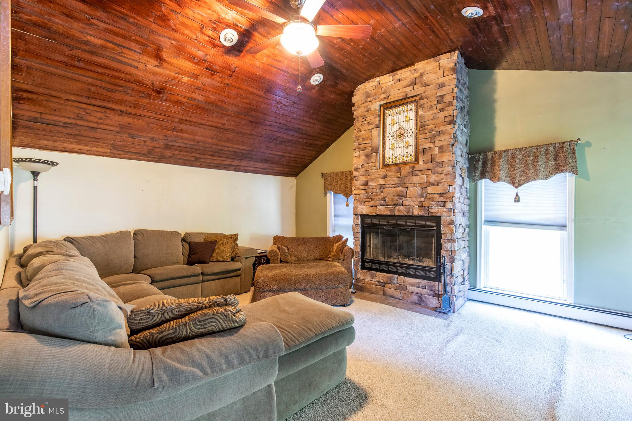 295 Hopewell Road Elverson, PA 19520 - Photo 19 of 28 Family/Great Room