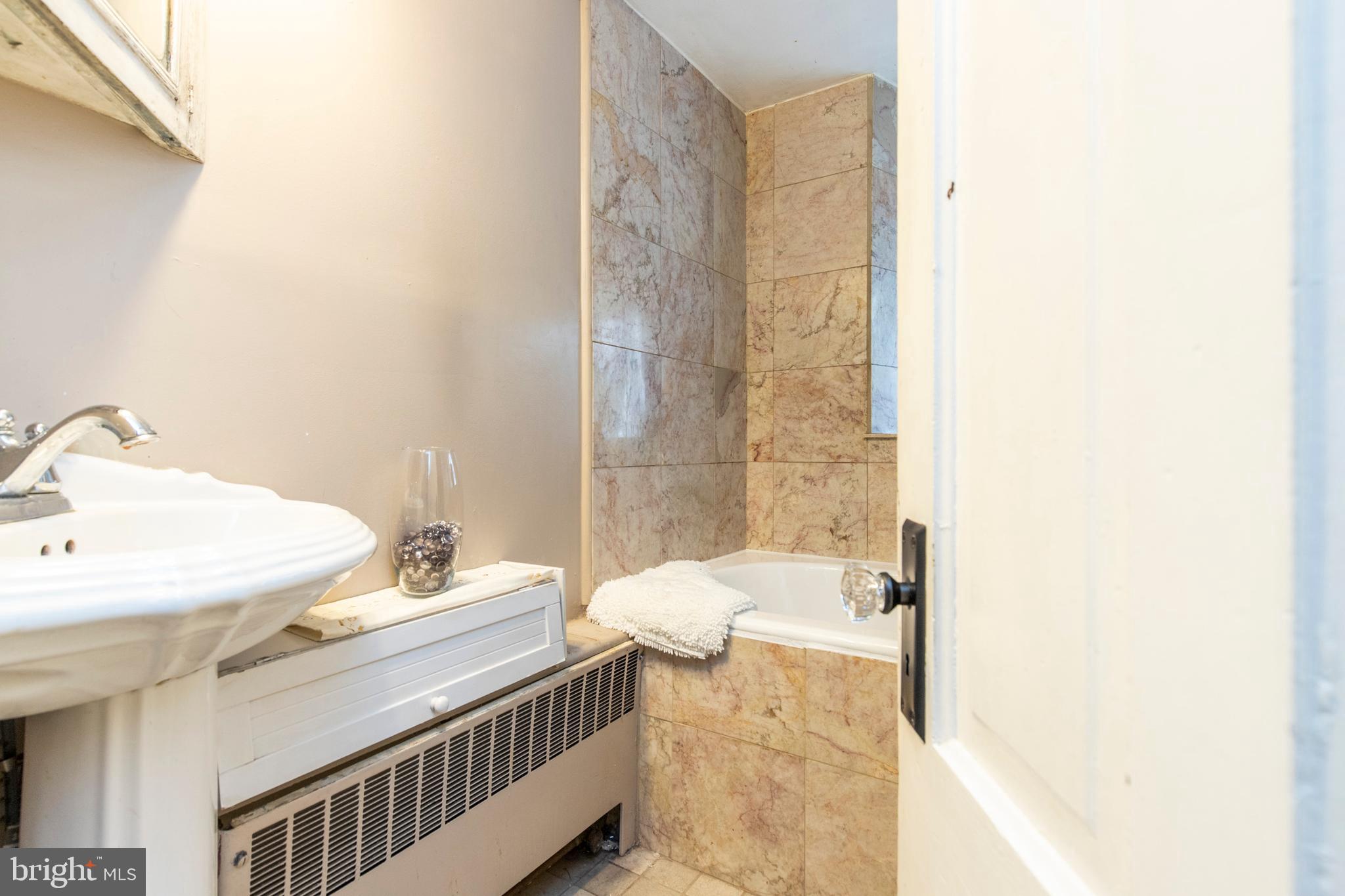 295 Hopewell Road Elverson, PA 19520 - Photo 25 of 28 Upstairs Full Bath