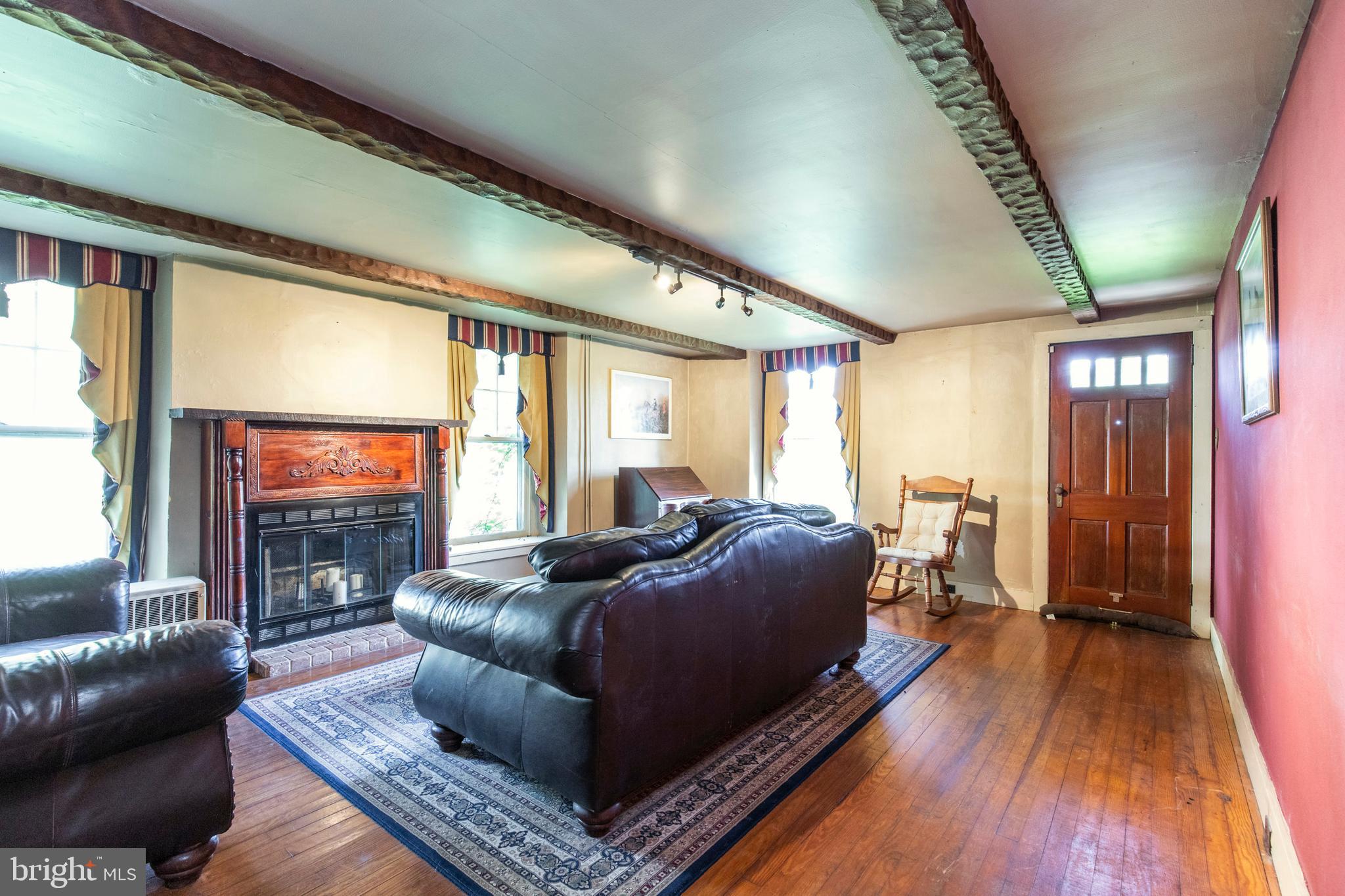 295 Hopewell Road Elverson, PA 19520 - Photo 9 of 28 Living Room