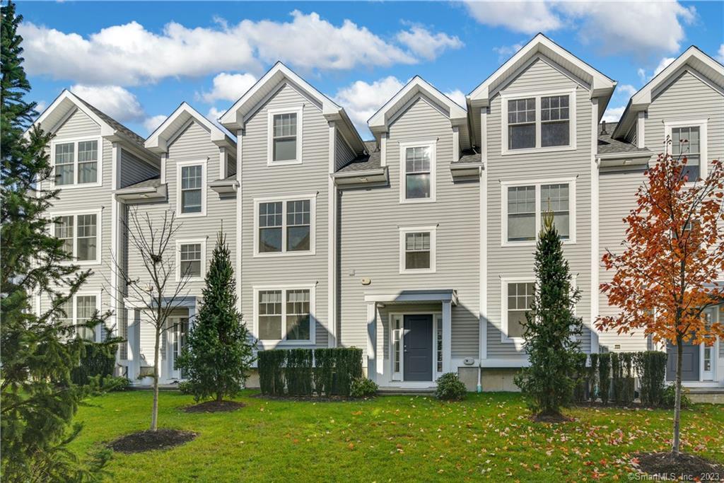 115 Colonial Road, Unit 35 Stamford, CT 06906 - Photo 1 of 1 a front view of a house with a yard