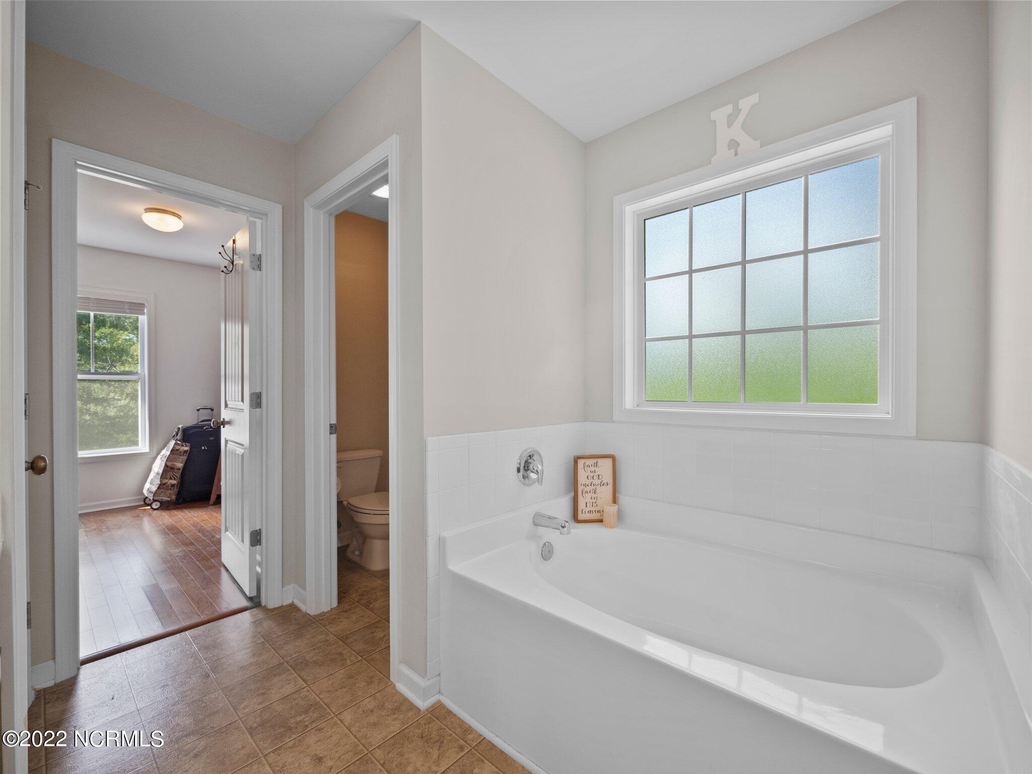 137 Roughleaf Trail Hampstead, NC 28443 - Photo 20 of 40 Master Bathroom