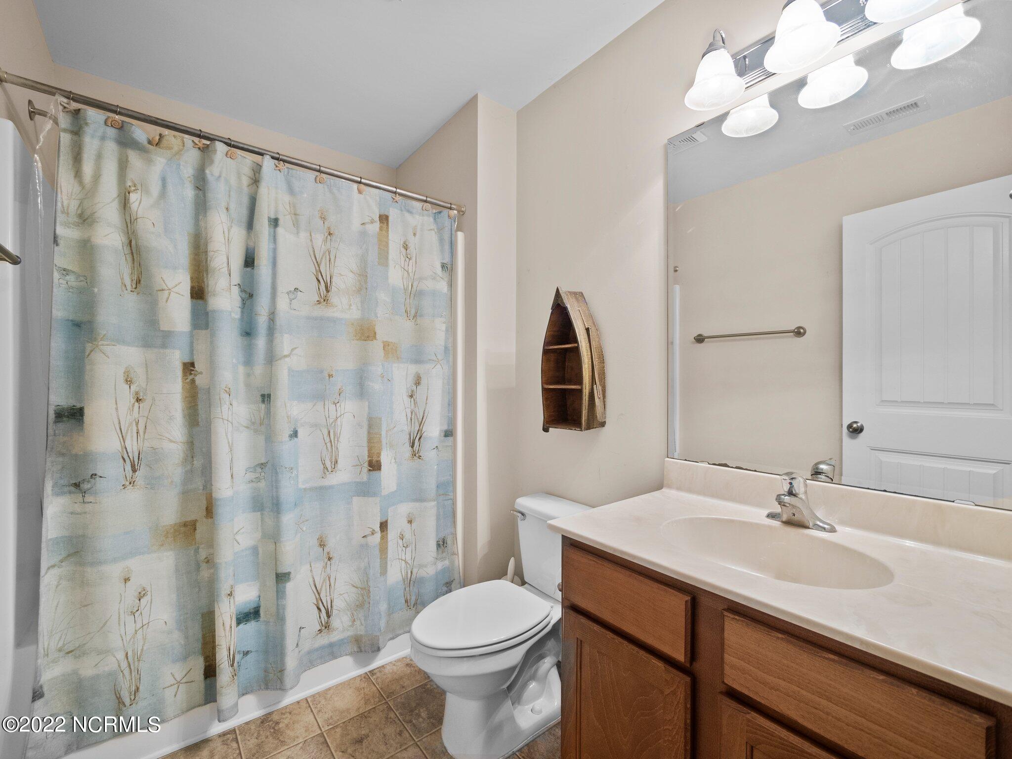 137 Roughleaf Trail Hampstead, NC 28443 - Photo 26 of 40 Full Guest Bathroom
