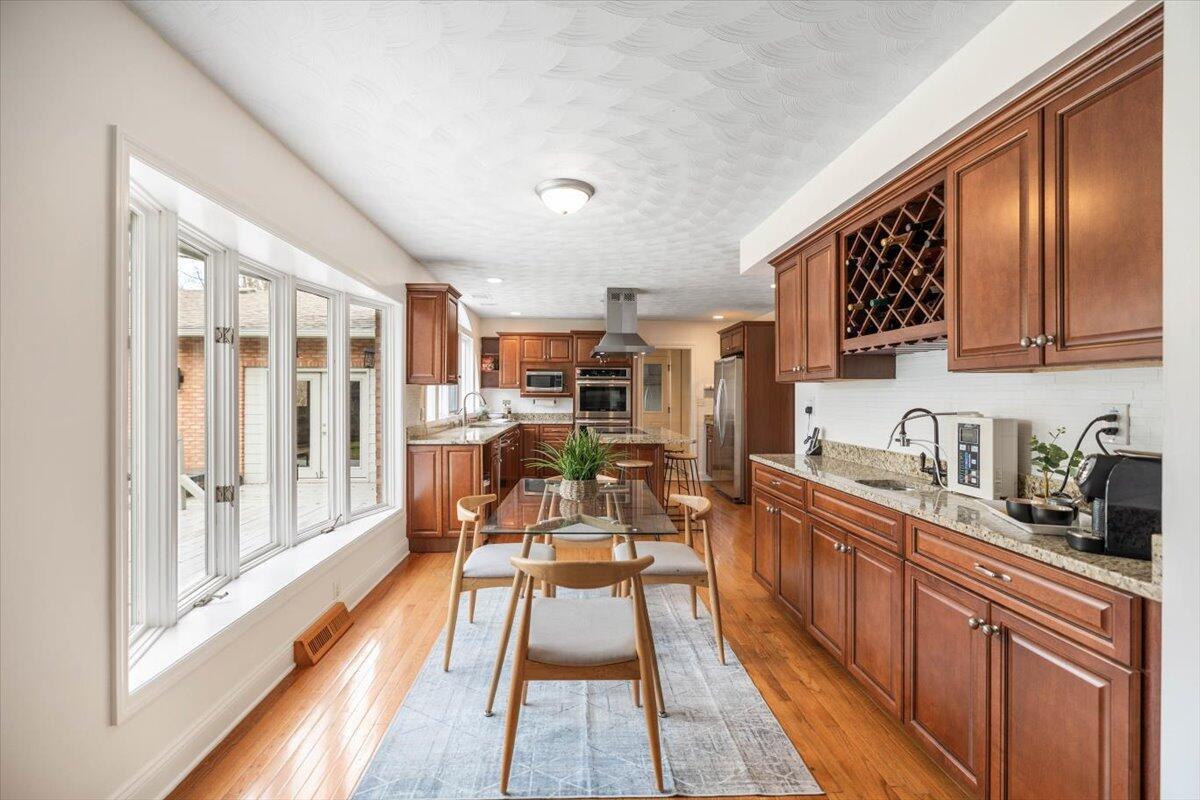 930 Raintree Court Westerville, OH 43081 - Photo 10 of 55 14-Kitchen-930 Raintree Ct-012
