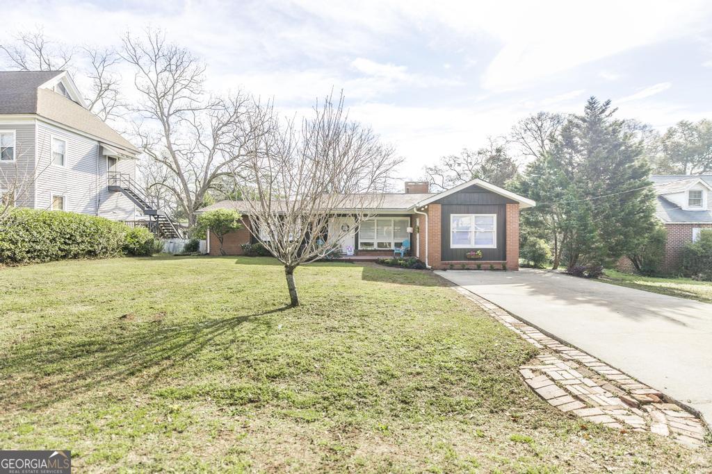 433 Pinecrest Road Macon, GA 31204 - Photo 38 of 38 a house with swimming pool in front of it