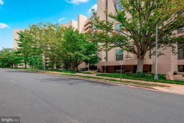 $3,300 | 1101 South Arlington Ridge Road, Unit 704, Arlington, VA 22202
