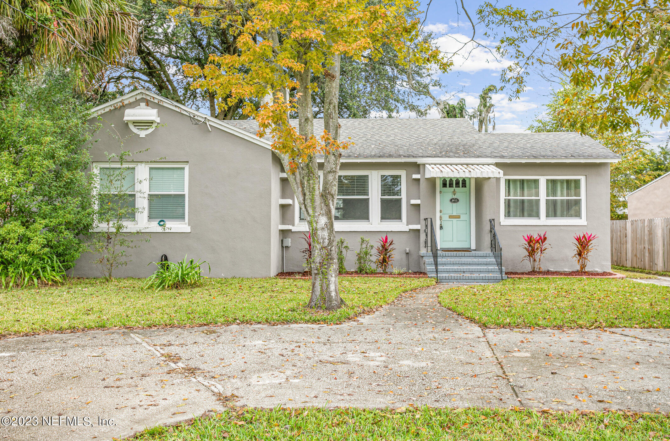 2615 Ridgewood Road Jacksonville, FL 32207 - Photo 1 of 38 Front of the Home
