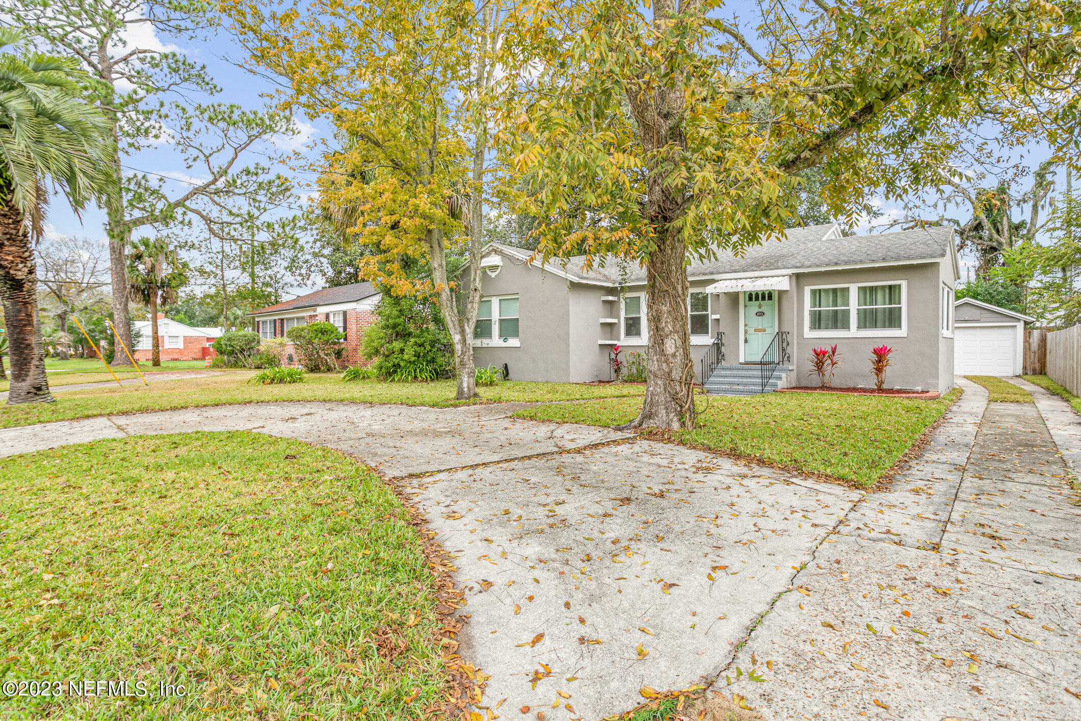 2615 Ridgewood Road Jacksonville, FL 32207 - Photo 4 of 38 Front of the Home