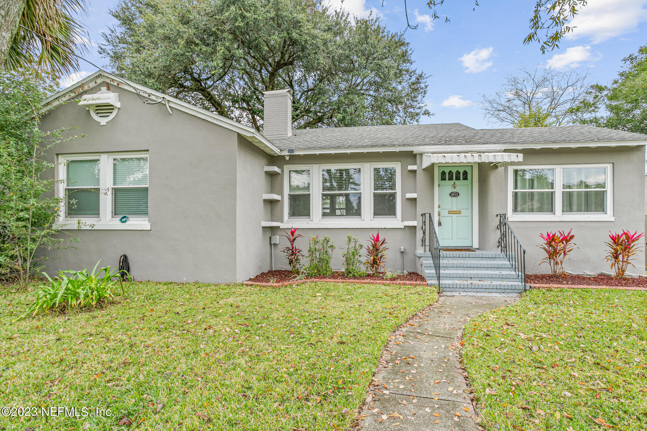 2615 Ridgewood Road Jacksonville, FL 32207 - Photo 5 of 38 Front of the Home