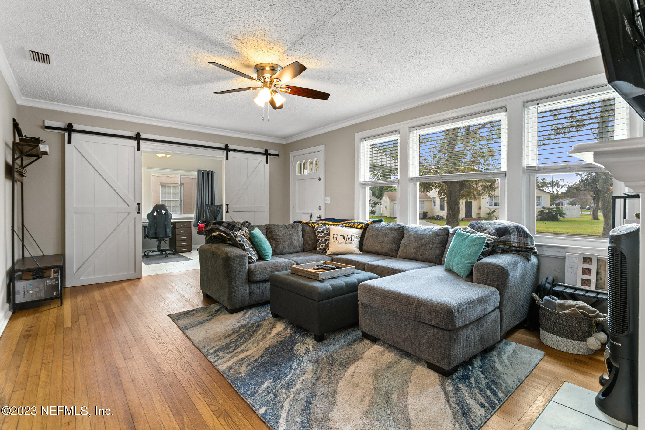 2615 Ridgewood Road Jacksonville, FL 32207 - Photo 6 of 38 Living Room